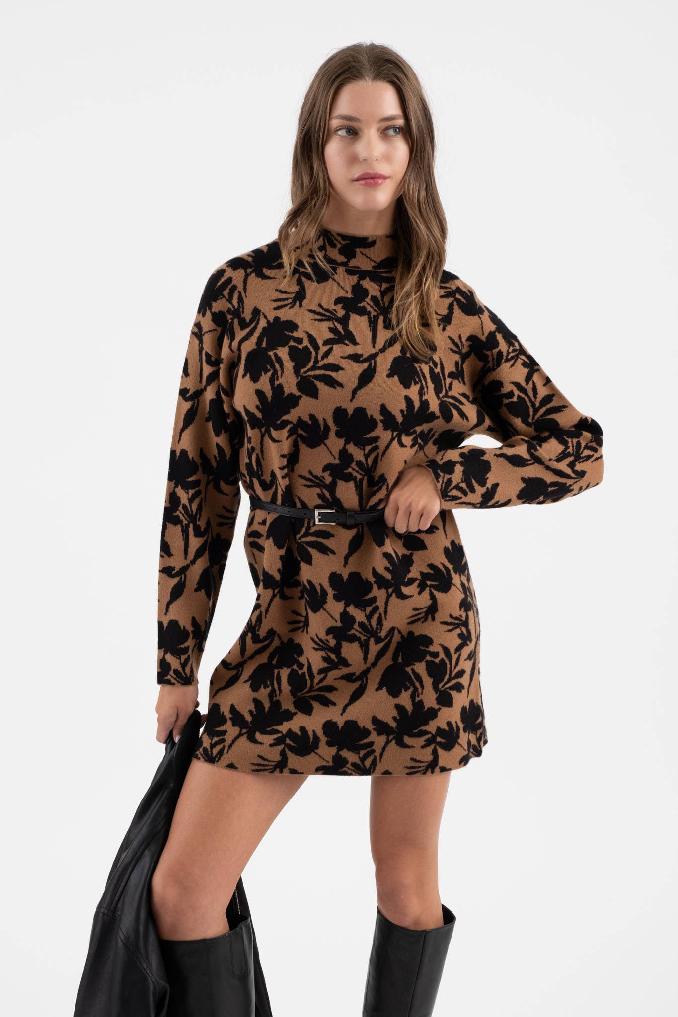 Blu Pepper - Venta al por mayor Vestido - Mujer - VESTIDO TIPO JERSEY DE PUNTO DE MANGA LARGA CON CUELLO REDONDO Y ESTAMPADO FLORAL5