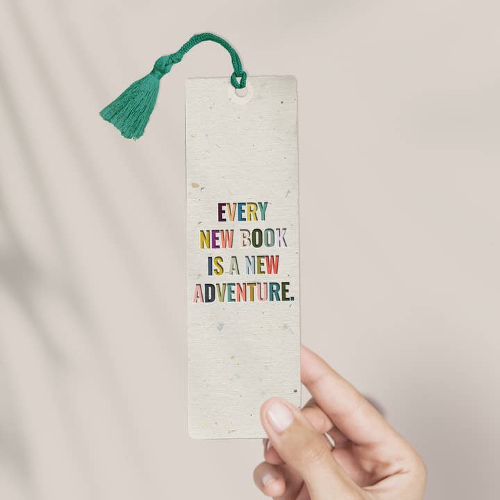 Varje ny bok är ett nytt äventyrsbokmärke med tofs för wholesale av Victoria in Design