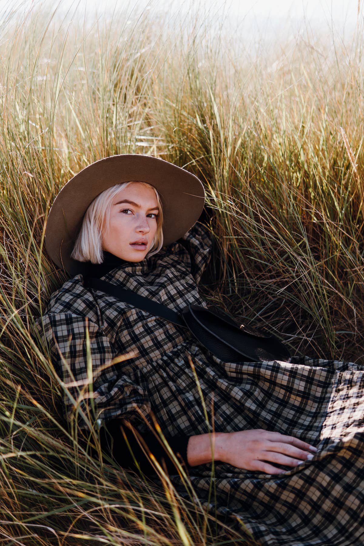 Willow – wholesale Crossbody bag – Women's – Large Leather Halfmoon Crossbody Bag4