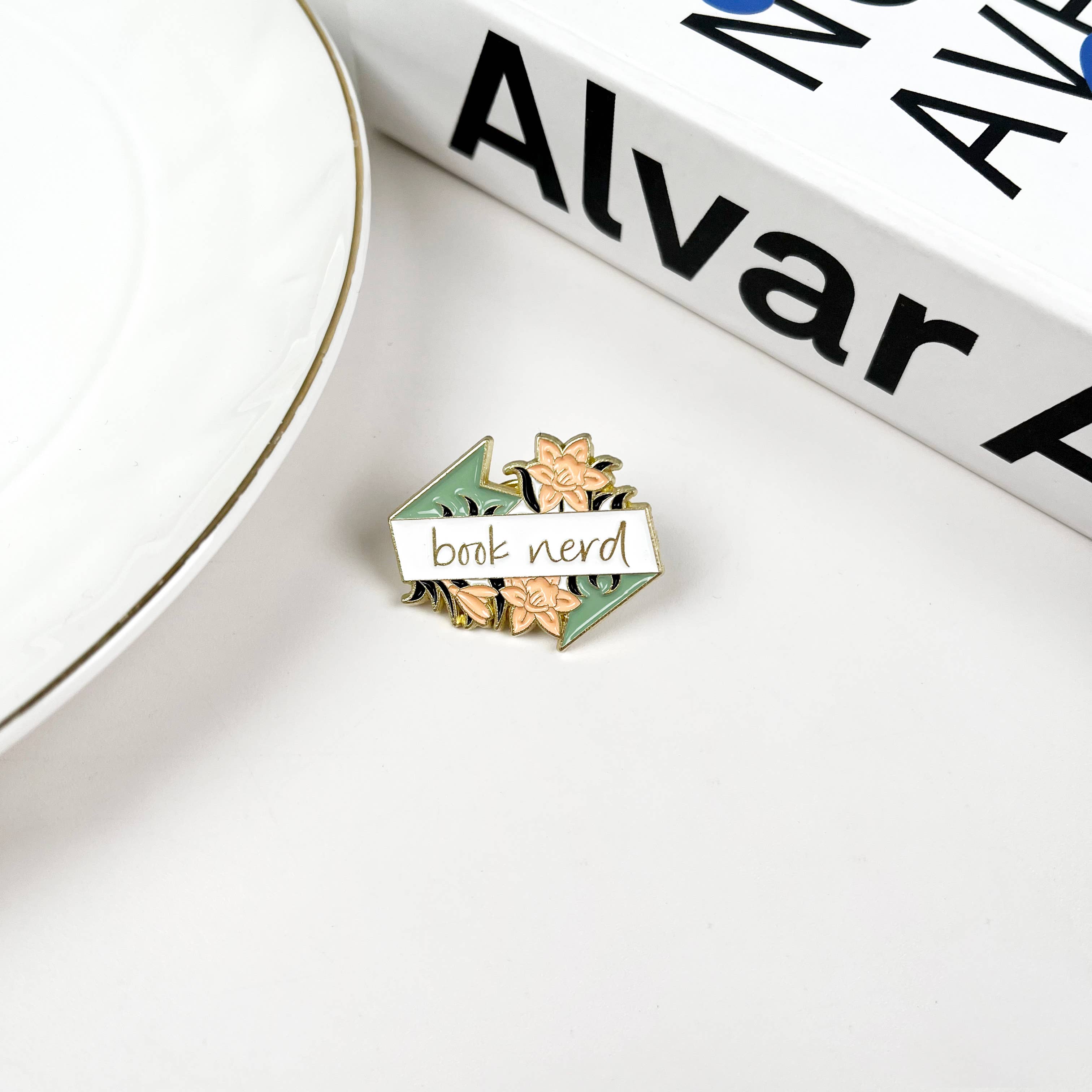 SoapElenGlen - Wholesale Brooch - Book Brooch Badge1