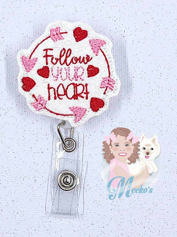 Porta-bobina de crachá retrátil Follow Your Heart Nurse por atacado de Meeko’s Must Haves
