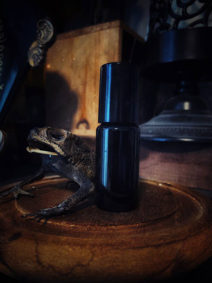 Heksen for engroshandel hos Maiden and Crow Spiritual Apothecary