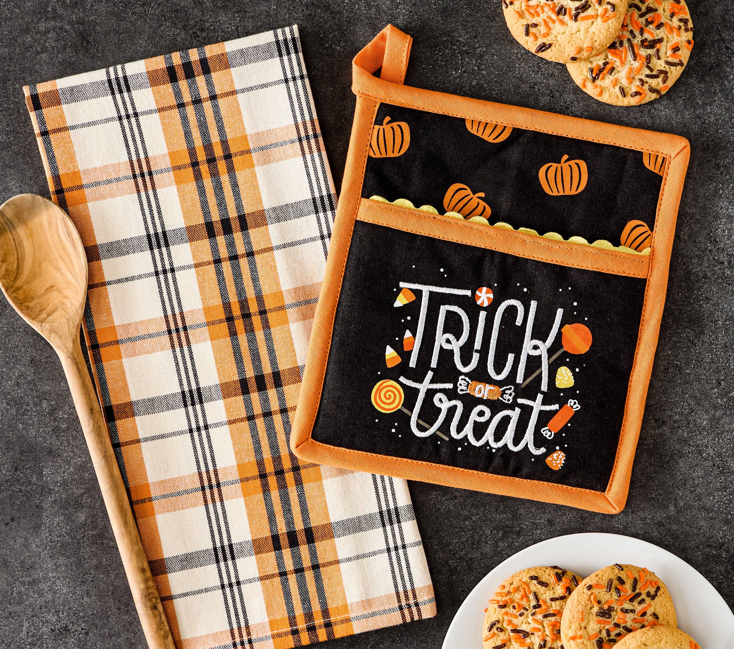 Design Imports - Wholesale Oven Mitt/Pot Holder - Trick or Treat Potholder Gift Set3