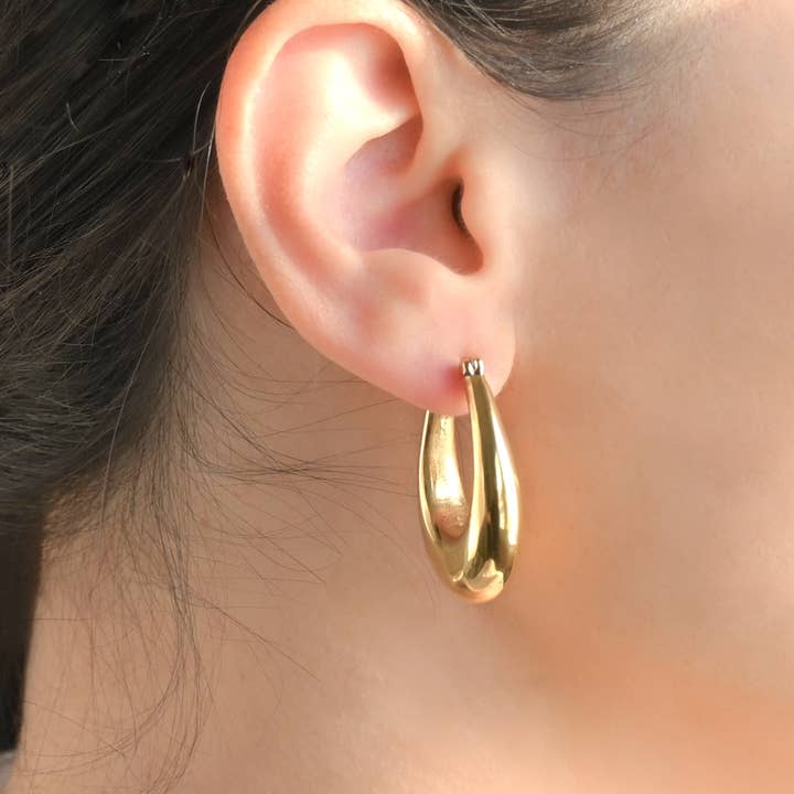 Blueyejewelry - Wholesale Hoop Earrings - Chunky Gold Hoops - Lightweight Oval Hoop Earrings1