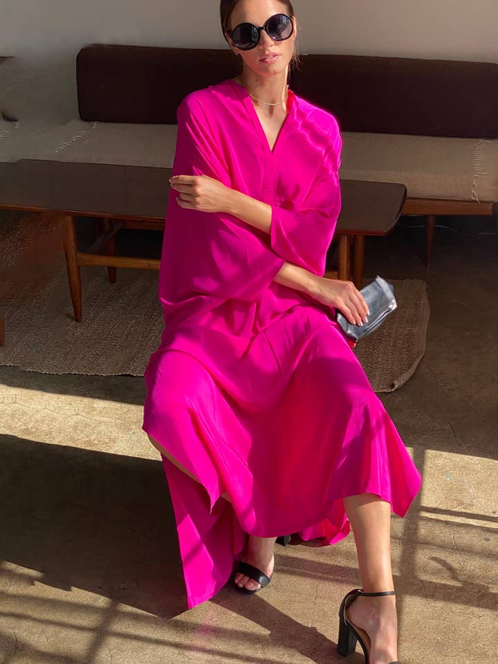 Caftan Talitha en soie fuchsia pour la vente par ocean+main