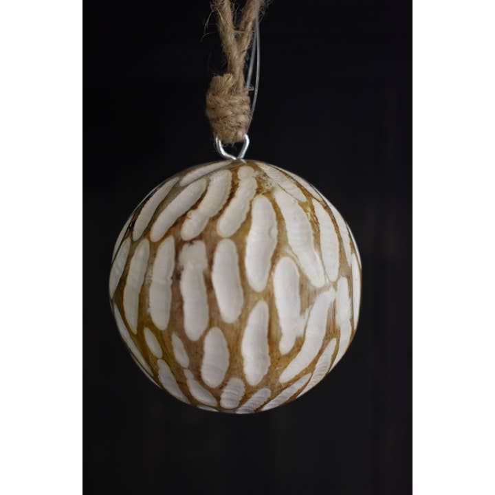 Wholesale Home Decor – Großhandel Verzierung – Dekokugel zum Aufhängen, geschnitzt, Mangoholz, 6,4 cm