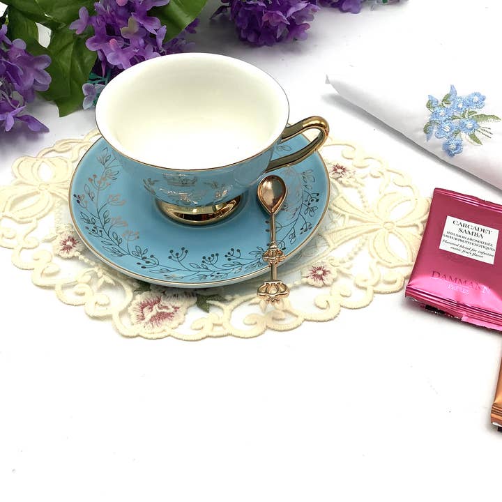 All Little Cute Things - Vente Sets de table - Ensemble de table napperon en dentelle française vintage Regency Crown1