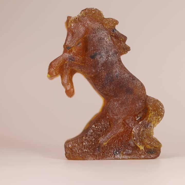 Handgjord bokstöd i bärnsten i form av hästhuvud Present KIZIMA Peter den store för wholesale av KIZIMA