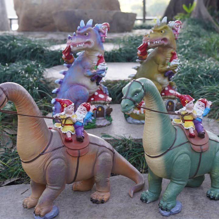 By Mark & Margot – Engroshandel Havenisse – Dinosaur Swinging Gnomes Statue Lilla med Stempelnisse - AF MARK & MARGOT - GRATIS FRAGT!9