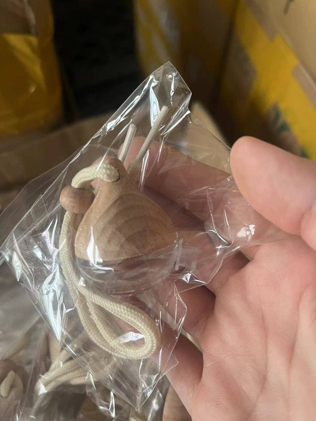 Candles Meta – Großhandel Auto-Lufterfrischer – Unisex – Tropfenförmiges Diffuser-Fläschchen zum Aufhängen für das Auto4