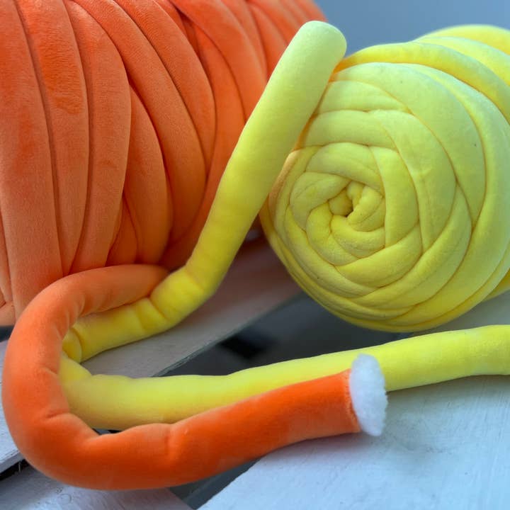 woolexperts - Wholesale Yarn - Chunky Velvet yarn for arm knitting Super bulky Jumbo yarn1