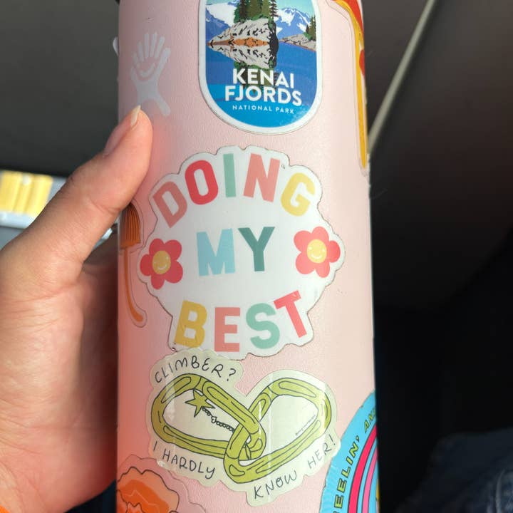 Scalatrice? A malapena la conosco! - adesivo per la vendita all'ingrosso da parte di Magic Mck Designs