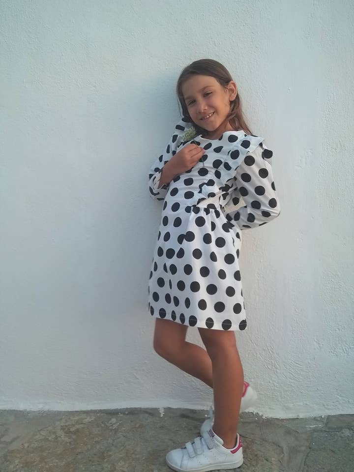 Schwarz-weißes gepunktetes Mädchenkleid für den Großhandel von Kalimera Clothing Athens