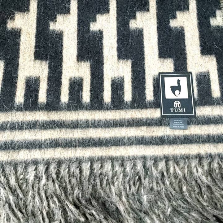 MODA LATINA - Wholesale Throw blanket - Luxury Alpaca blankets - wool blankets - peruvian blankets5