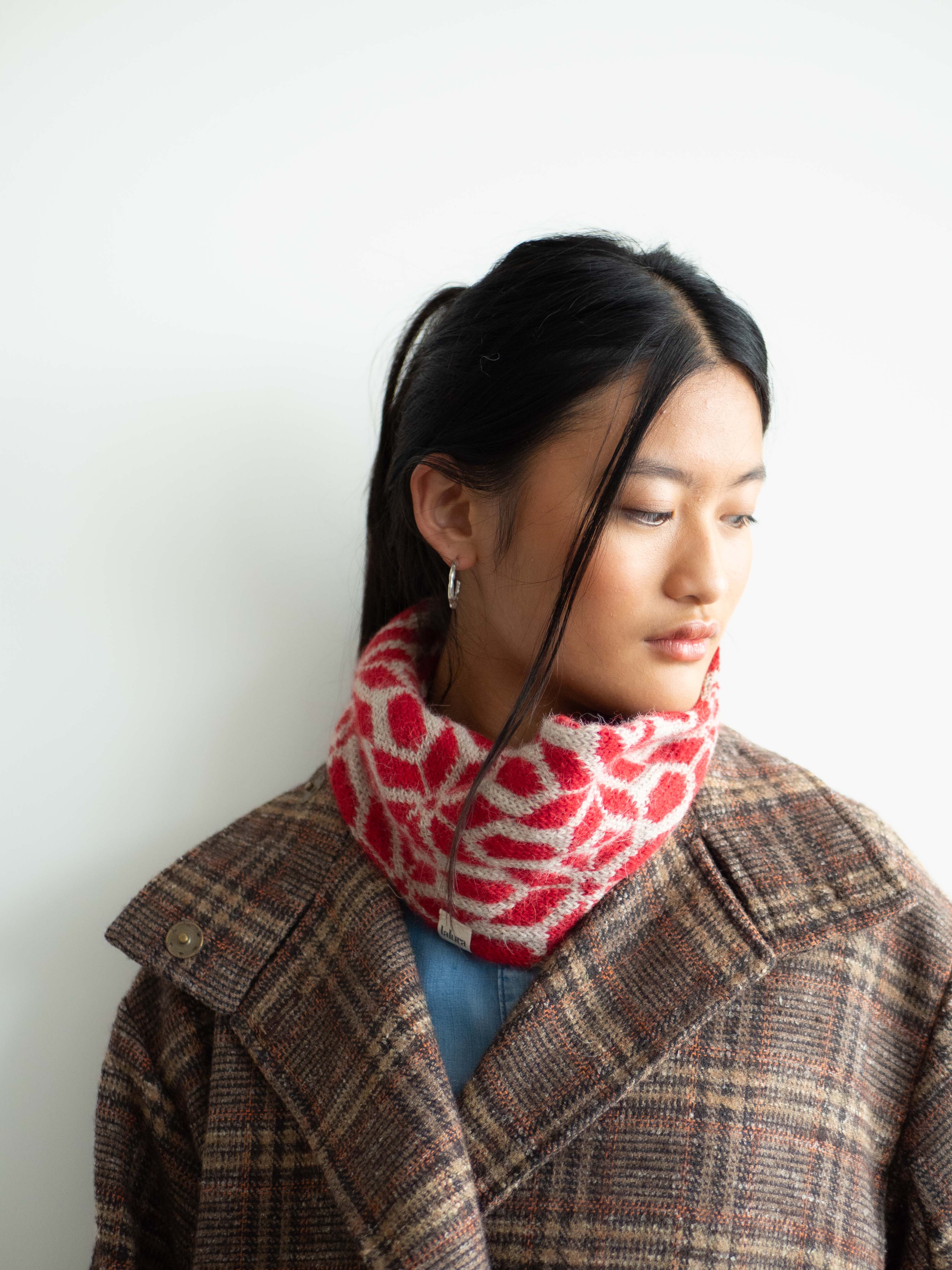 Lalura - Wholesale Scarf - Women's - Tessellated stars neck red4