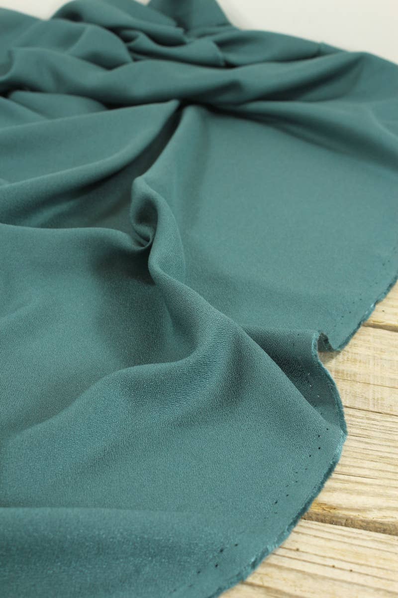 Eglantine et Zoé – Großhandel Stoff – Grüner Eukalyptus Viskose-Crêpe Stoff8