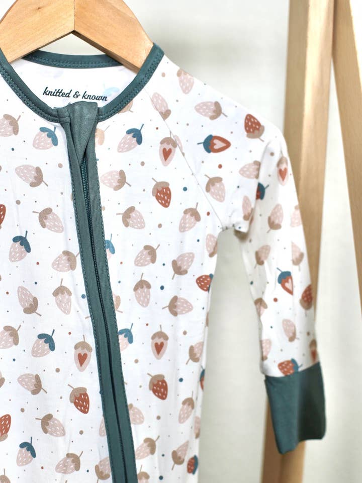 Simply Strawberry pour la vente par Knitted & Known