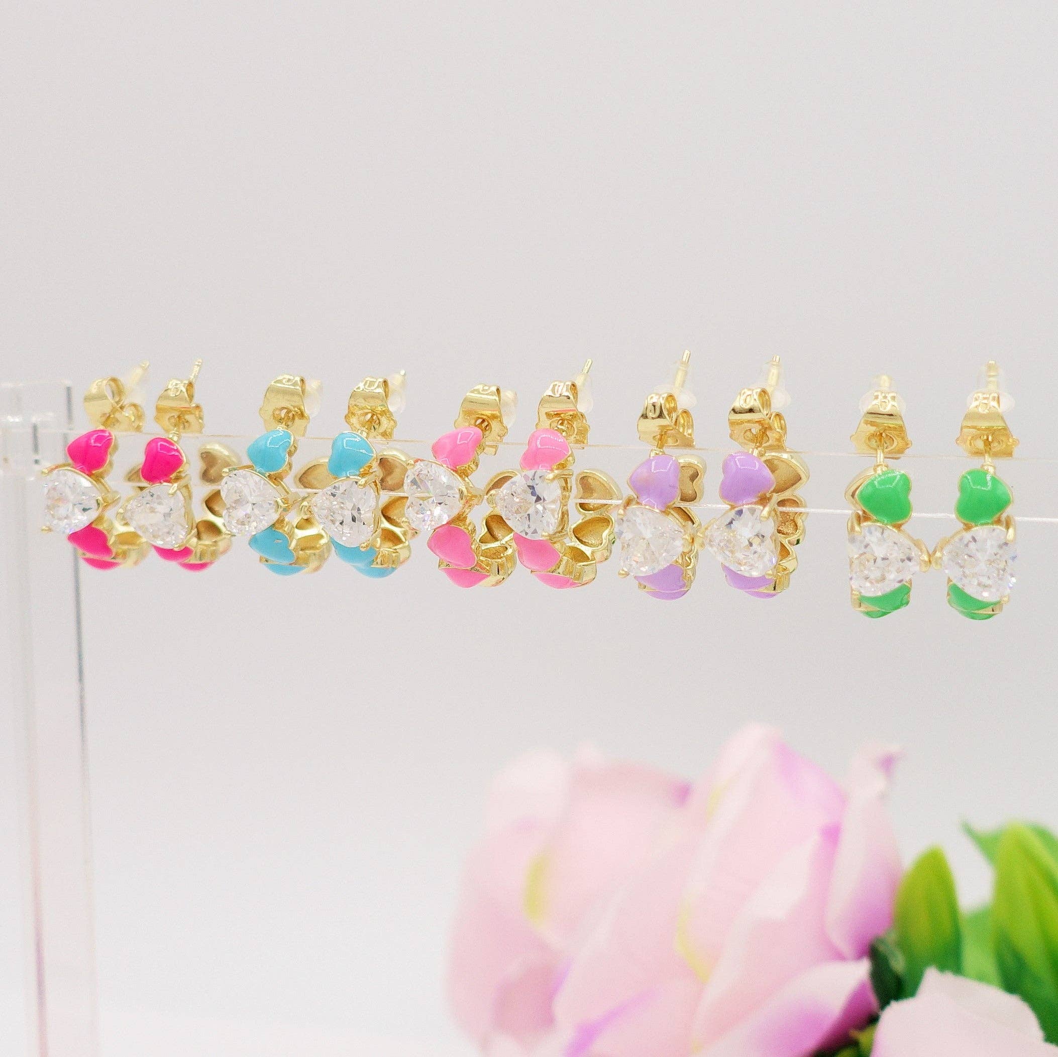 Daemon srls - Wholesale Hoop Earrings - CLAIRE hoops COLOURS - PAIO Orecchini a cerchio con cuoricini bombè smaltati e Cubic Zirconia a forma di cuore6