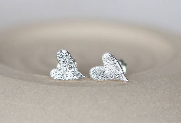 Lucy Kemp Jewellery – wholesale Stud/post earrings – Sterling Silver Textured Tilted Heart Studs1