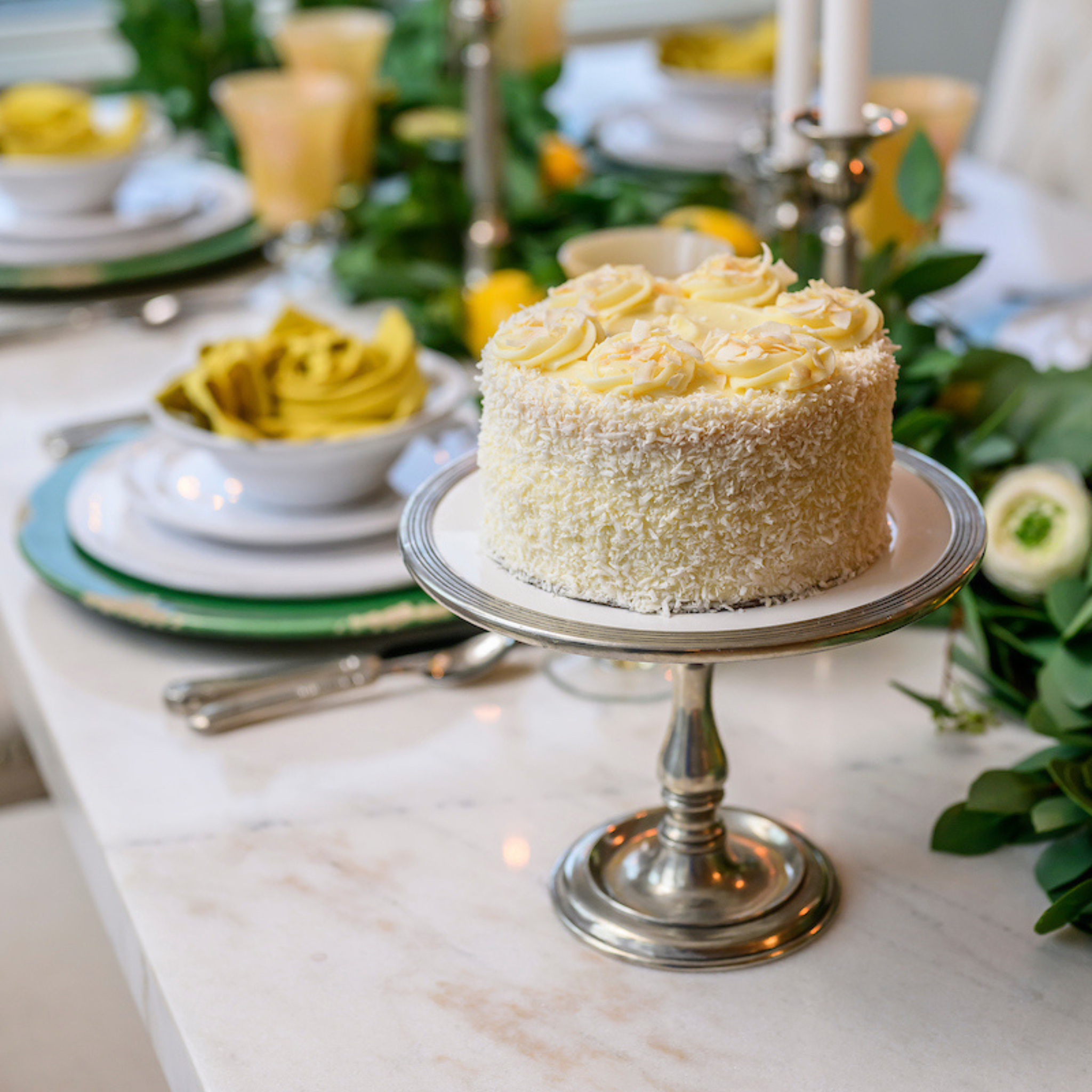 Arte Italica & Crown Linen Designs – wholesale Tårtfat – Toskansk piedestalskål9