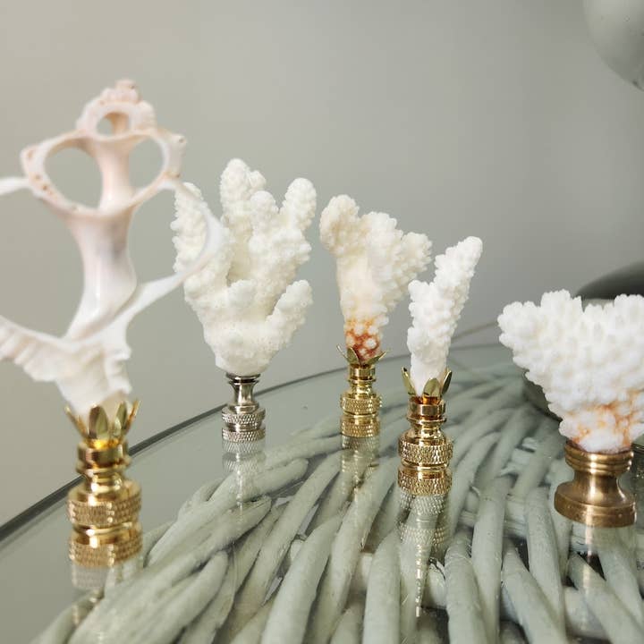 White Tulip Boutique - Venta al por mayor Artículo decorativo de mesa - Lámpara Coral Finial, pequeña5