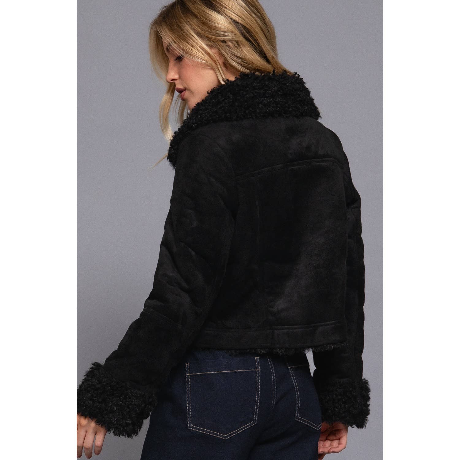 Style Up - Vente Veste – femme - VESTE COURTE EN DAIM PENNY LANE AVEC DÉTAILS EN FOURRURE INTÉRIEURE3