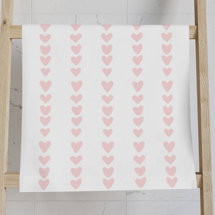Serviettes à rayures cœur aquarelle - Rose pâle et blanc pour la vente par Foxfire & Co