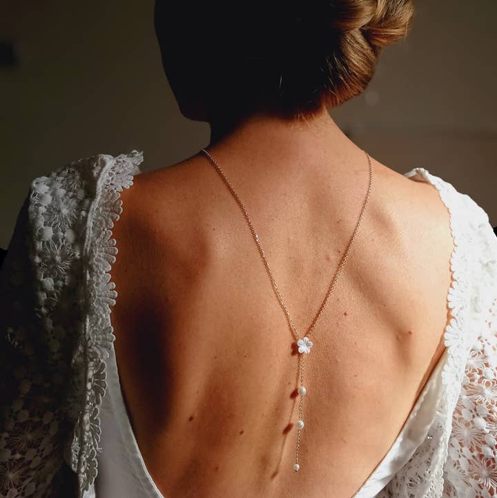 White Small Flower Backless Necklace Bridal Jewelry for wholesale by L'atelier du 6