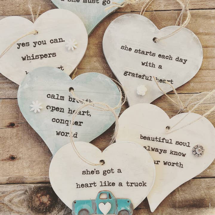 UnfiniSHEd - Vente Objets de décoration - Ornement en bois en forme de cœur peint à la main, personnalisé5