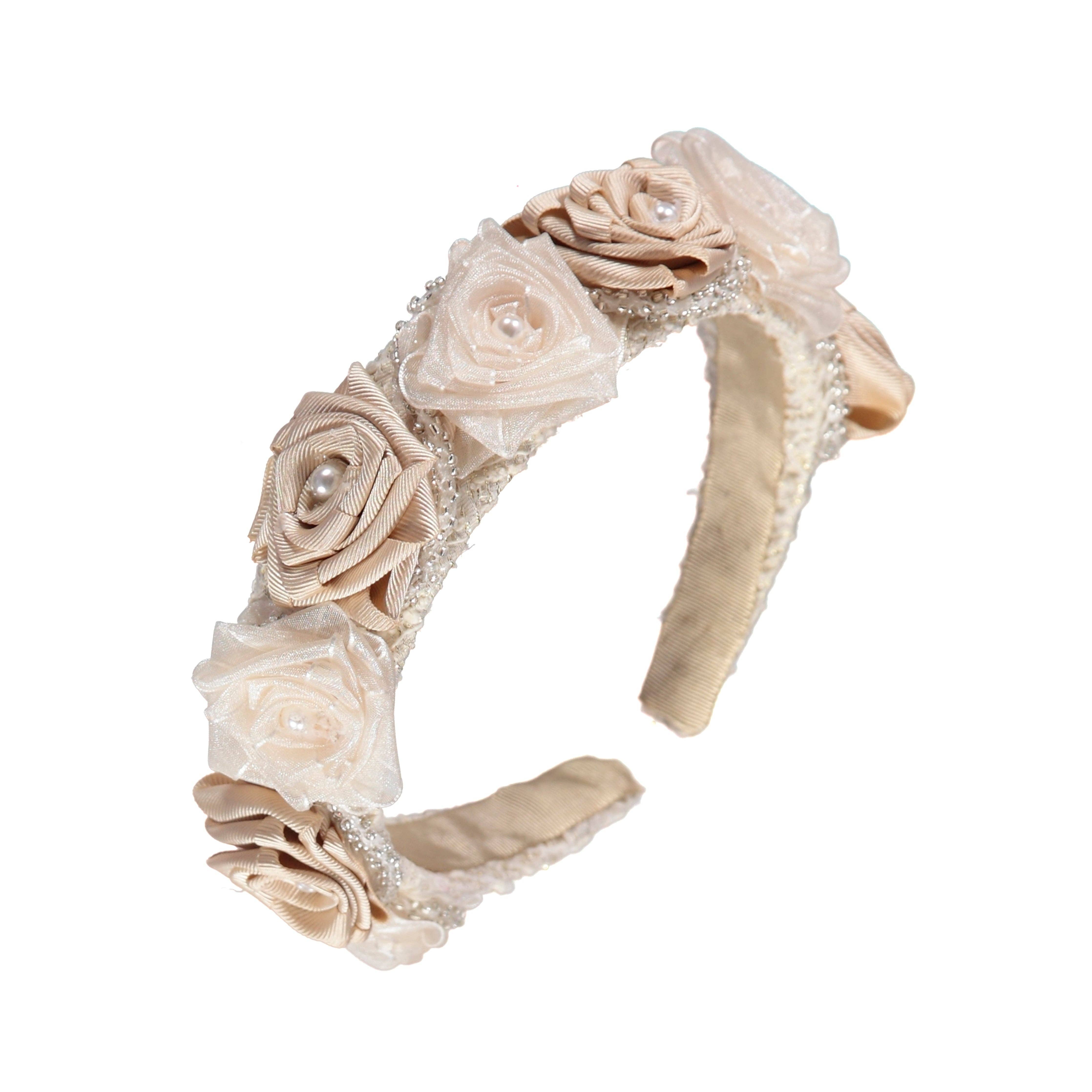 Bege Fascia beige con rose fatte a mano e perle. in vendita all'ingrosso su Faire0