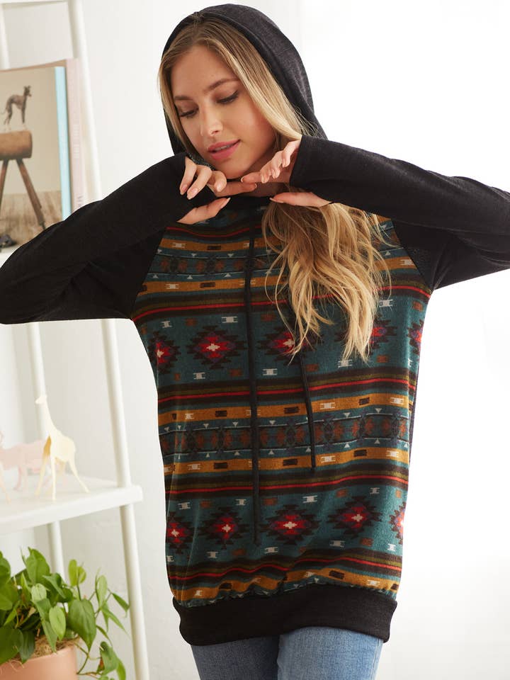 Megan's Aztec Hoodie for engroshandel hos Moonshot Clothing