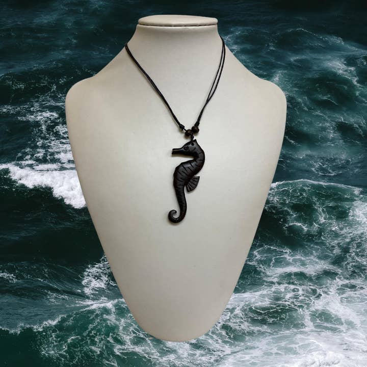 Ciondolo Cavalluccio Marino in Legno di Ironwood Collana di Legno Animale Marino Gioiello Nautico in Legno Regalo Unico per Lui Lei per la vendita all'ingrosso da parte di TOBMARC