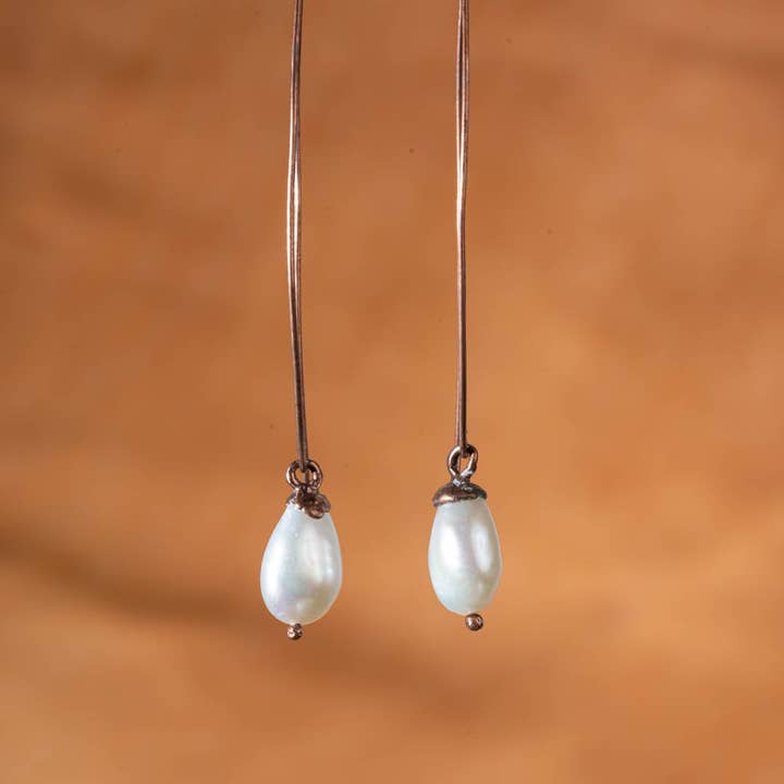 Silver Coast Designs – wholesale Dangle earrings – Freshwater Pearl Dangle Earrings
