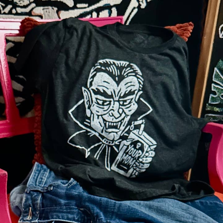 Thirsty Dracula - T-shirt unisexe pour la vente par Dowdy Studio