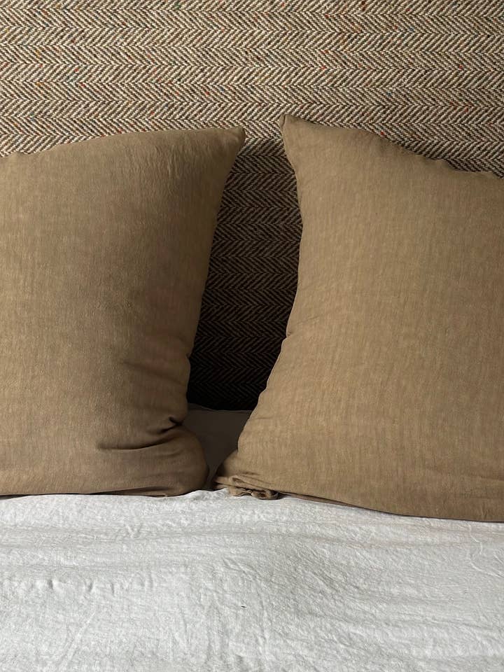 Washed linen pillowcase suede clay for wholesale by la draperie francaise