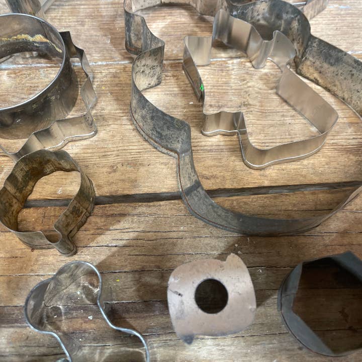 My Amigos Imports - Wholesale Cookie Cutter - Vintage Old Cookie Cutters-Farmhouse-Tin Cutter-ER-Assorted3