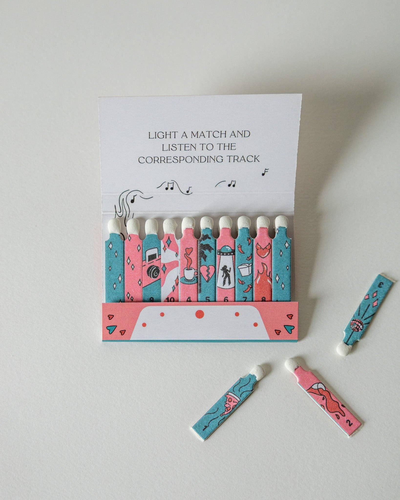 Lindy Stark Designs - Vendita all'ingrosso Fiammifero - Accendino tascabile Midwest Princess con canzoni abbinate4