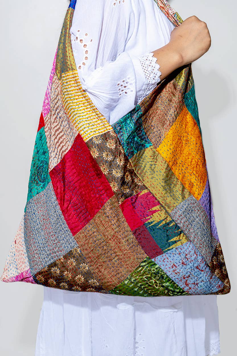 Sevya Handmade – Großhandel Tragetasche – Damen – Kantha Dreieckstaschen aus Seide2