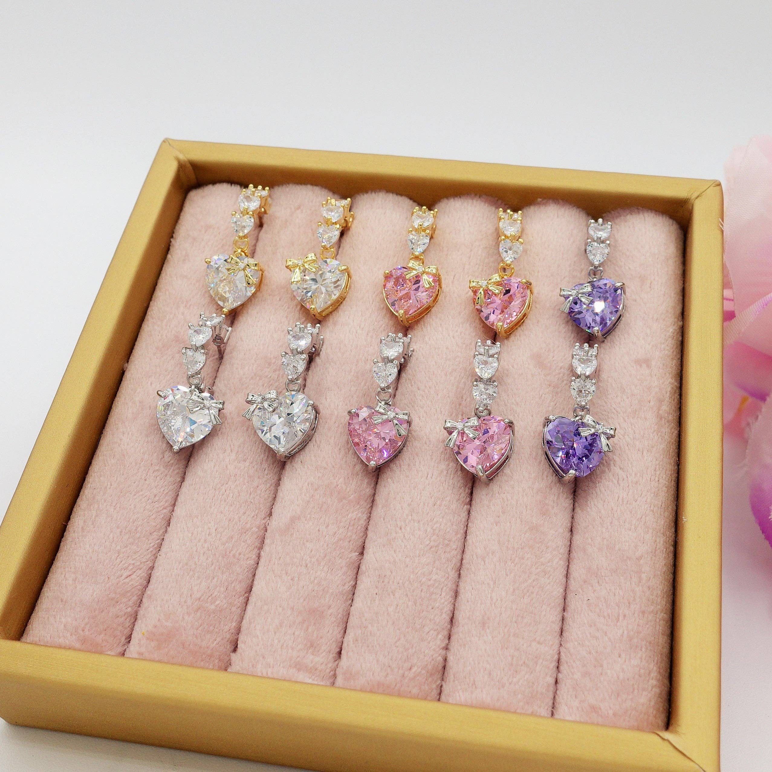 Daemon srls - Vendita all'ingrosso Orecchini pendenti - HELENA ~ Orecchini mini cerchio con cuore XL in Cubic Zirconia5