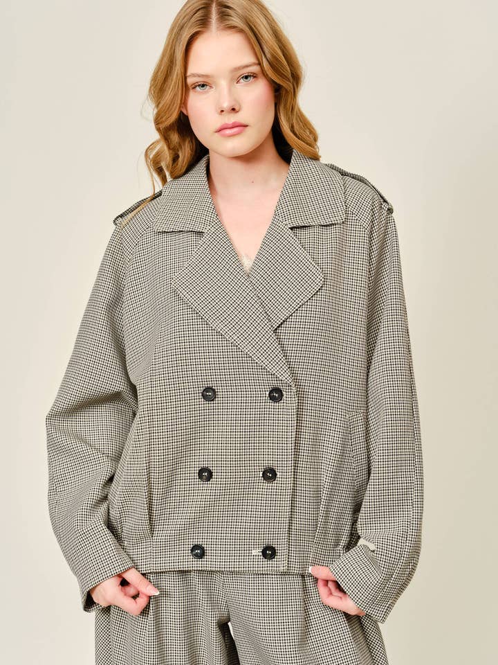 AJJ5784 HOUNDSTOOTH DUBBELKNÄPPT HALV TRENCHKAPPA för wholesale av Aaron & Amber