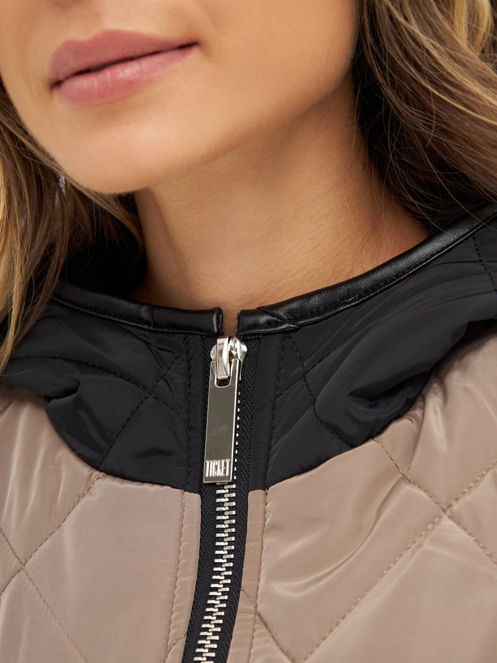 Ticket Woman - Wholesale Puffer Jacket - Women's - Emmie - Two-colored transition jacket4