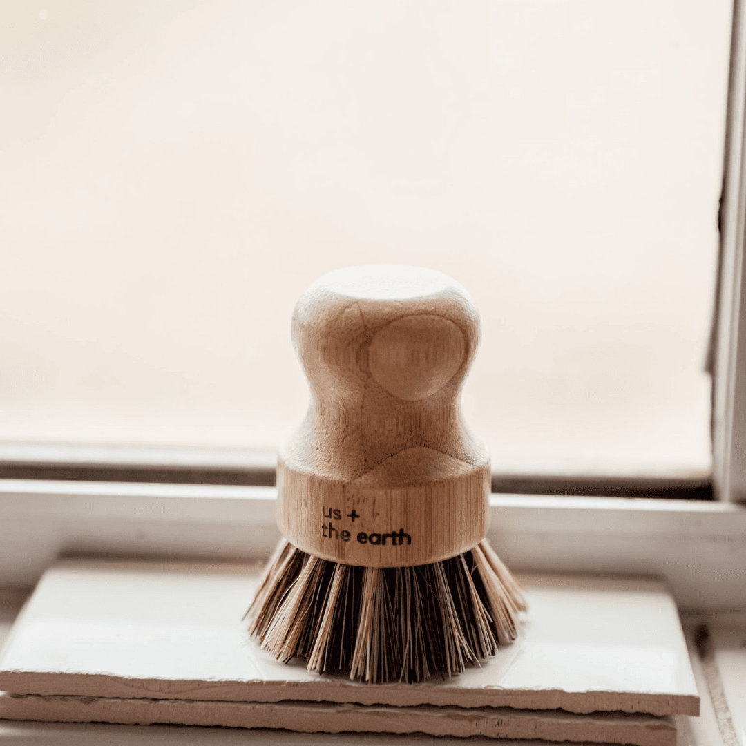 Us and The Earth - Wholesale Cleaning Brush - Natural Fibre Pot Brush - scrub sustainably!6