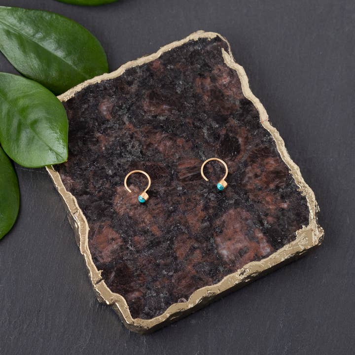 Vergulde stenen Huggie-oorbel voor wholesale door Baizaar