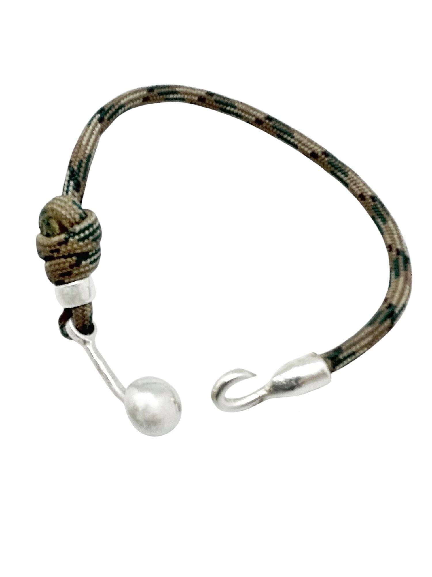 Gloria Mago – wholesale Vävt/flätat armband – Captain Hook armband i khakifärgad paracord2