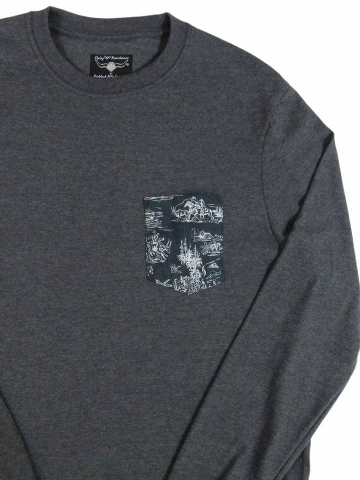 Flying R Ranchwear - Imprimé vaquero - T-shirt à manches longues avec poche - Fabriqué aux États-Unis pour la vente par Ruddock Shirts