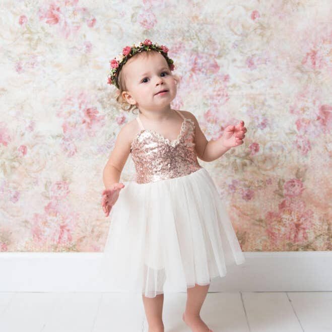 L'abito Ava - Oro Rosa, Brillante, Paillettes, Glitter, Tulle, Abito da Damigella, Abito da Sposa, Abito da Compleanno, Spalline Sottili, Canotta, Rosa, Crema, Avorio per la vendita all'ingrosso da parte di Nicolette's Couture