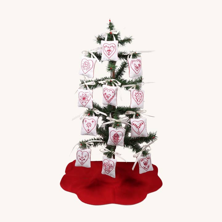 Redwork Hearts prydnadsbroderikit för wholesale av THE POSY COLLECTION