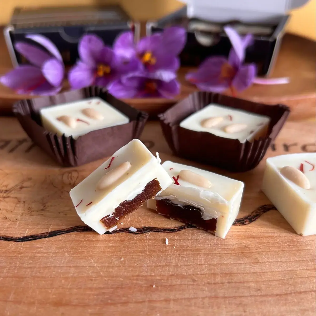 Alchimie di Circe - Wholesale Chocolate Box - White Chocolate Praline with Saffron - Kumquat and Pine Nuts1