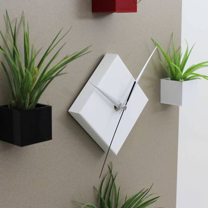 KalaMitica Magnetic System – Großhandel Wanduhren – Magnetische Uhr Quadratisch, Matt Weiss, Elegant und Modern