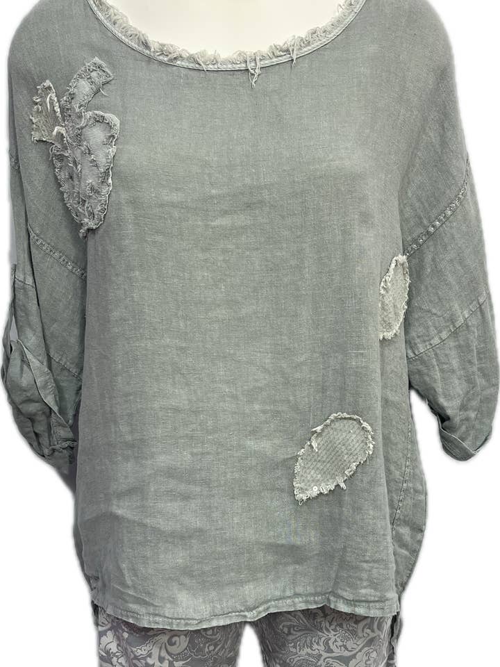 Haut à sequins brodé de fleurs pour la vente par Marisima by Urban Mangoz